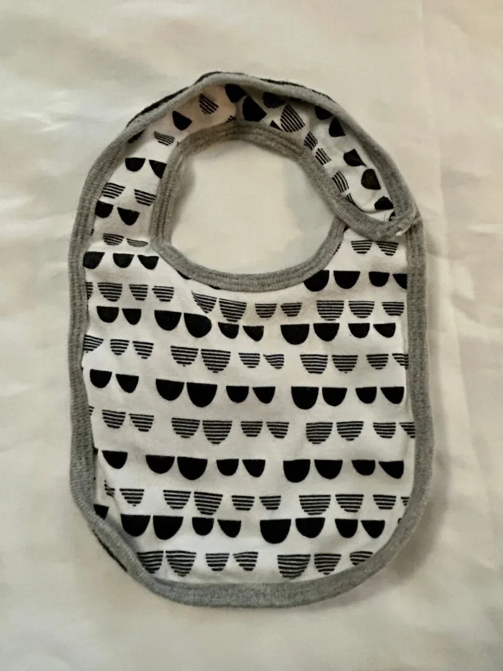 7 Bibs Excellent Condition! Black and White & Yellow Gray Designs